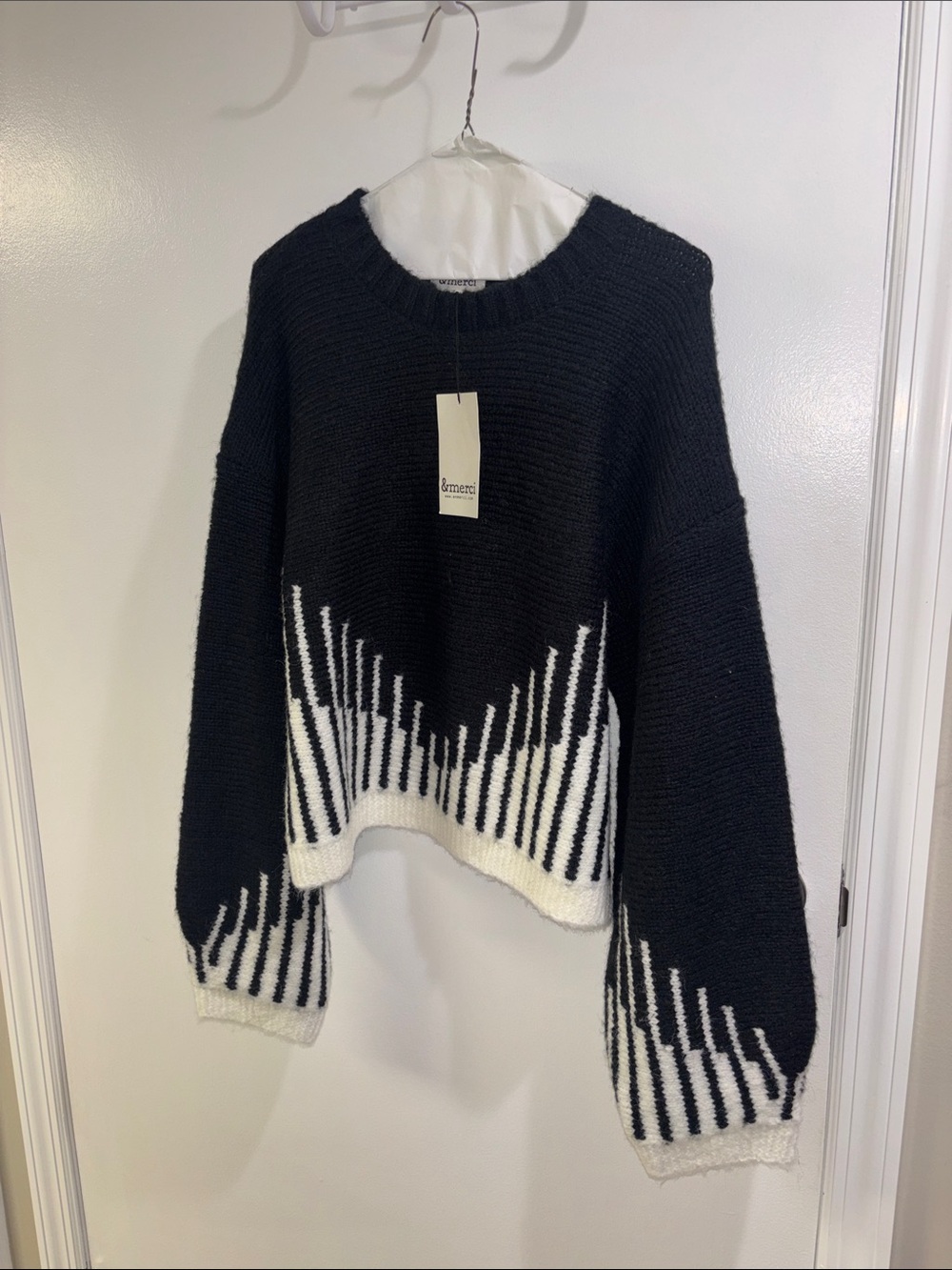 NWT &merci Black & White Piano design Patterned Crewneck Sweater w/puff sleeve